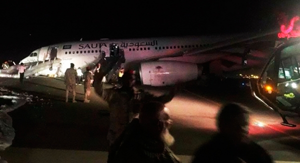 В Джидде самолет сел без шасси (видео)