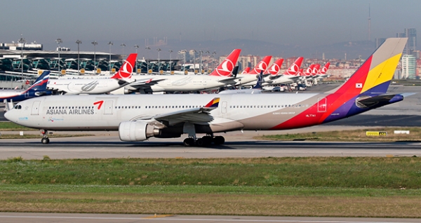 В Стамбуле столкнулись два самолета (видео)