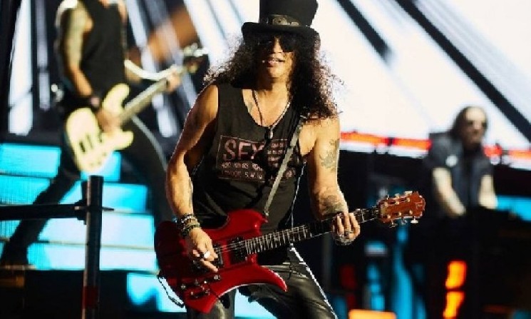 Гитарист Guns N' Roses Слэш покидает Твиттер после взлома его аккаунта