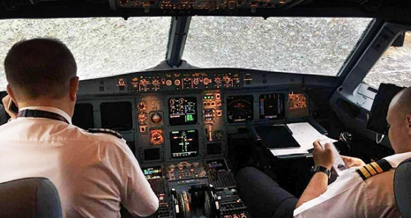 МИД РФ поддержал украинского летчика Акопова героически посадившего самолет в Турции