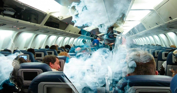 Загорелся телефон: экипаж самолета из Шри-Ланки потушил пожар на борту во время полета