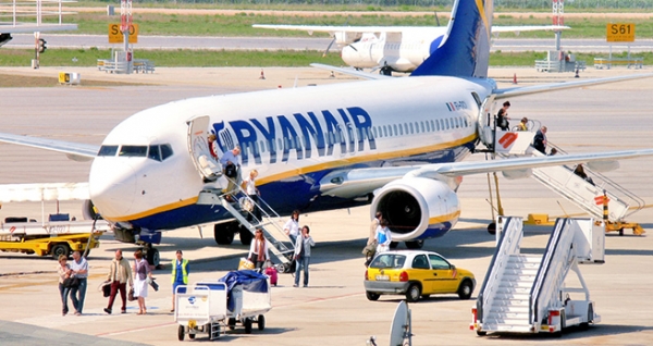 Лоукостер Ryanair меняет правила провоза ручной клади и багажа