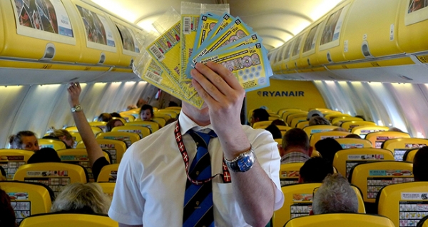 Спор двух женщин на борту Ryanair обернулся массовой дракой в самолете