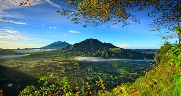 На Бали закрыли аэропорт из-за выброса пепла с вулкана