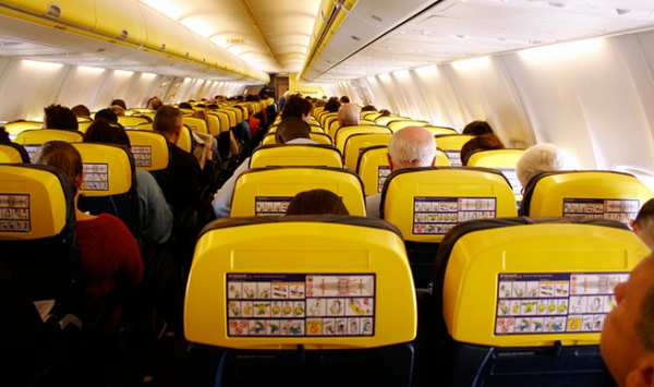 Самолет Ryanair совершил вынужденную посадку из-за падения давления в салоне